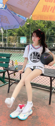 莱万是否算巨星？青少年足球成长启示